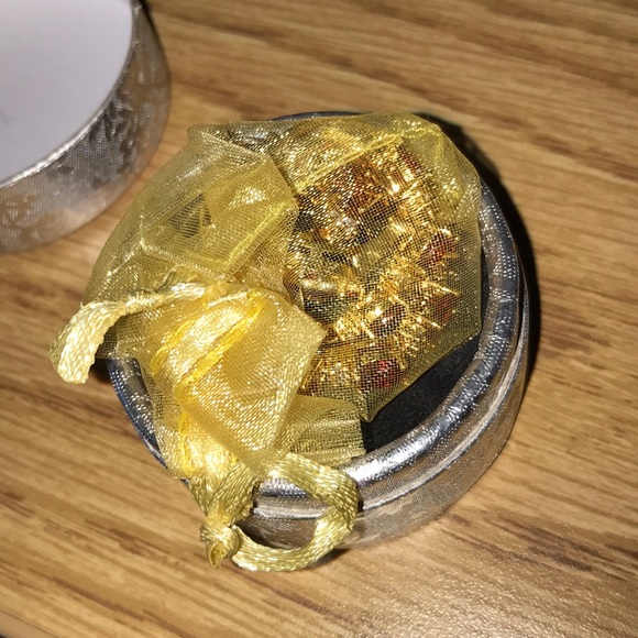 Jewelry - Picture 3 of 5